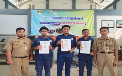 Penyerahan Sertifikat Uji Sertifikasi Kompetensi Teknik Pemesinan Tahun 2024